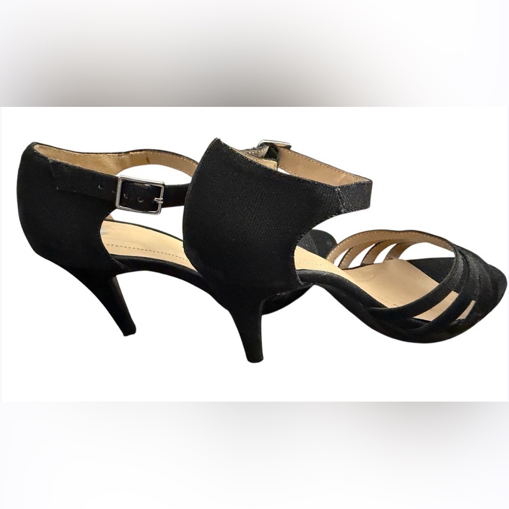CP Traci Black Strappy Sandals W/ An Ankle Strap Closure and A Med Heel. Size 8W - Picture 6 of 8